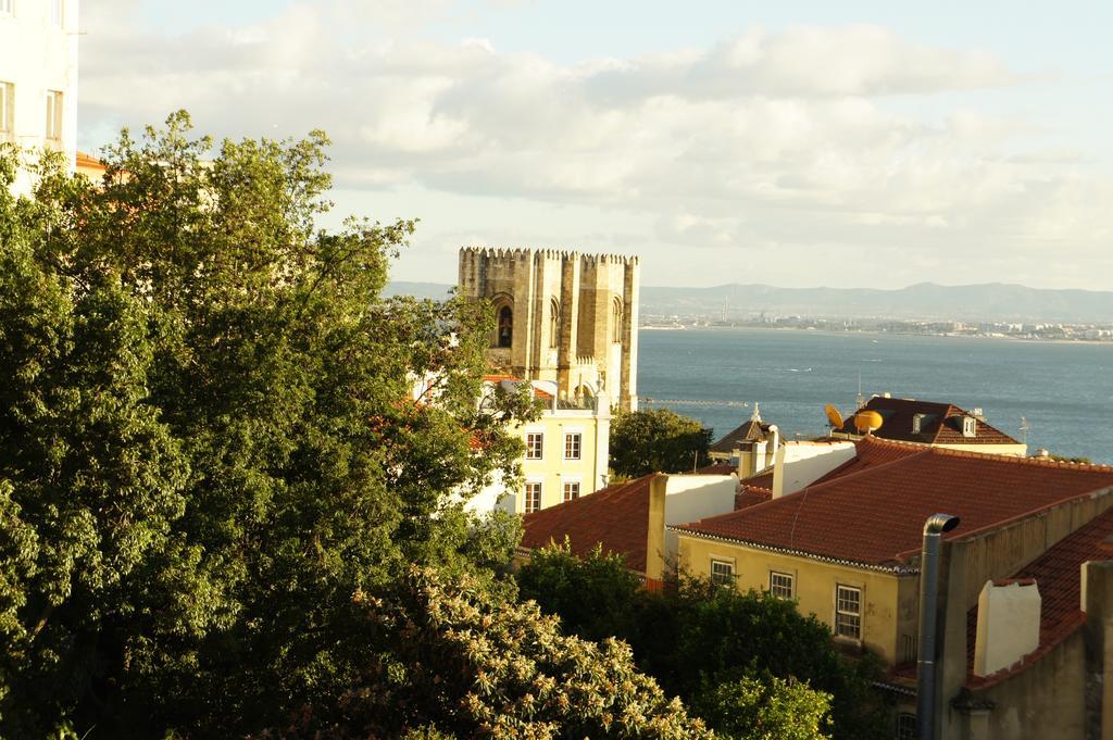 Cozy Apartment With Castel View Lisbon Exterior photo