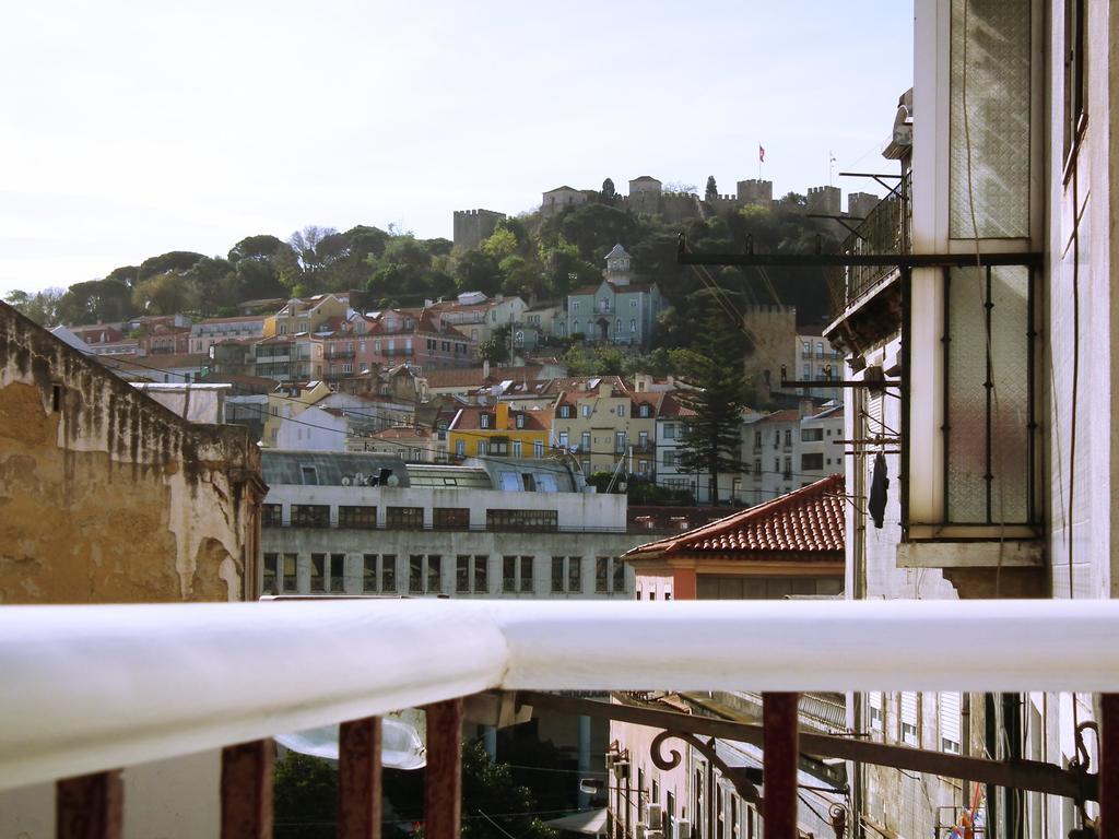 Cozy Apartment With Castel View Lisbon Exterior photo