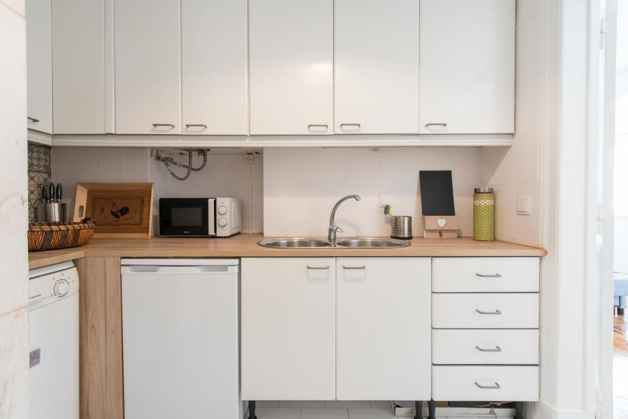 Cozy Apartment With Castel View Lisbon Exterior photo
